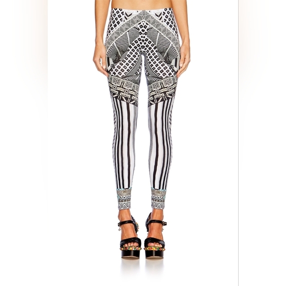 NWT Camilla Hanging Around Leggings